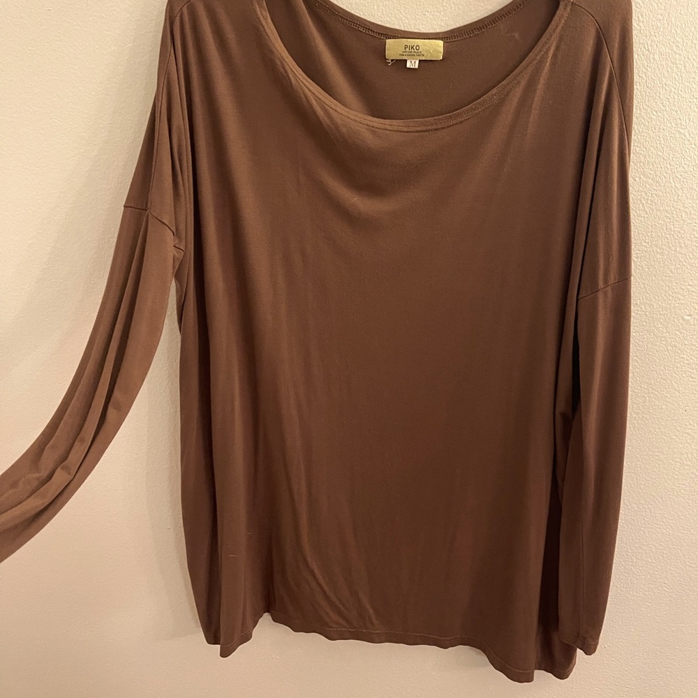 PIKO Brown long sleeve Medium! 🐻